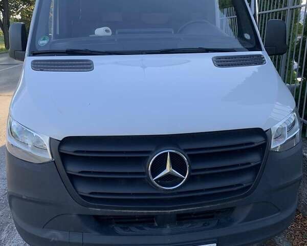 Белый Мерседес Sprinter, объемом двигателя 0 л и пробегом 242 тыс. км за 34886 $, фото 1 на Automoto.ua
