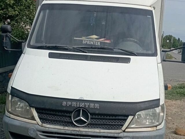 Белый Мерседес Sprinter, объемом двигателя 2.15 л и пробегом 248 тыс. км за 11500 $, фото 1 на Automoto.ua