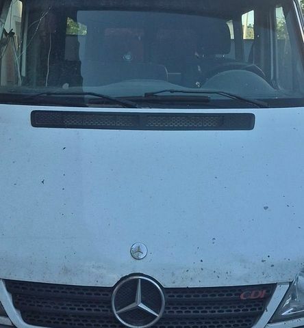 Белый Мерседес Sprinter, объемом двигателя 2.15 л и пробегом 560 тыс. км за 4000 $, фото 1 на Automoto.ua