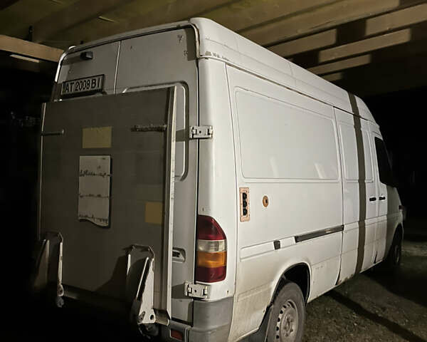 Белый Мерседес Sprinter, объемом двигателя 2.1 л и пробегом 360 тыс. км за 5000 $, фото 1 на Automoto.ua