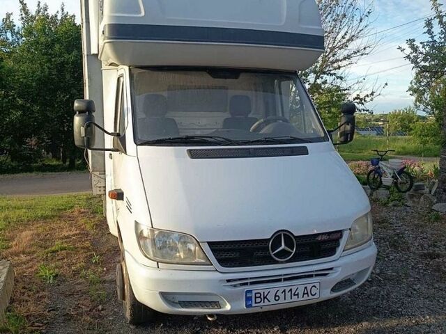 Белый Мерседес Sprinter, объемом двигателя 2.69 л и пробегом 332 тыс. км за 14000 $, фото 1 на Automoto.ua