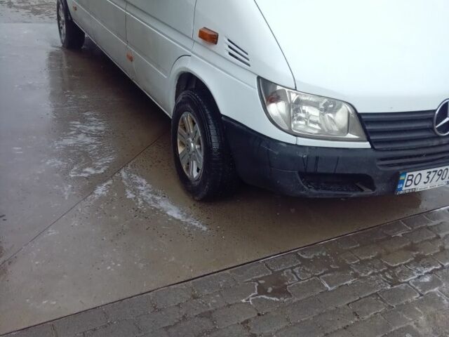 Білий Мерседес Sprinter, об'ємом двигуна 2.7 л та пробігом 300 тис. км за 9200 $, фото 1 на Automoto.ua