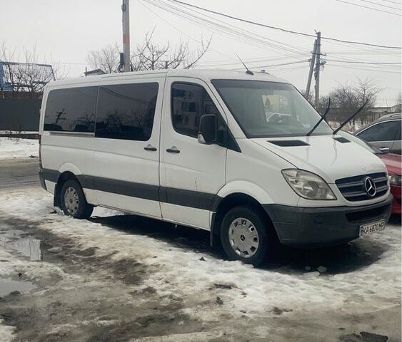 Белый Мерседес Sprinter, объемом двигателя 2.1 л и пробегом 470 тыс. км за 8000 $, фото 1 на Automoto.ua