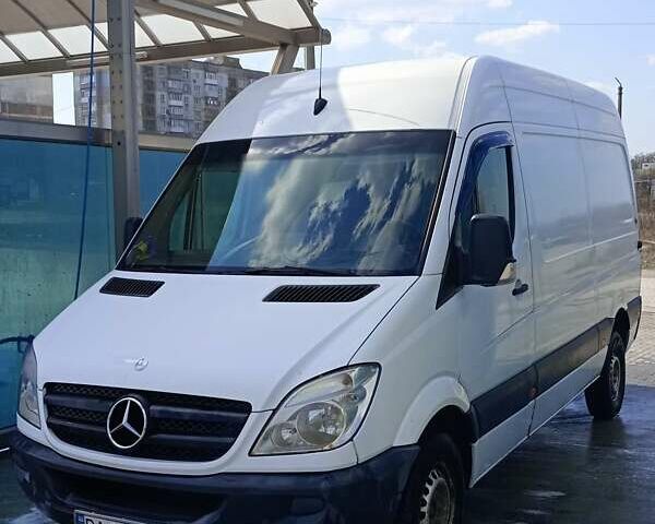Белый Мерседес Sprinter, объемом двигателя 2.14 л и пробегом 324 тыс. км за 12000 $, фото 1 на Automoto.ua