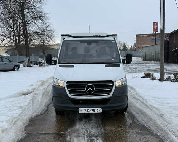 Белый Мерседес Sprinter, объемом двигателя 0 л и пробегом 300 тыс. км за 19900 $, фото 1 на Automoto.ua