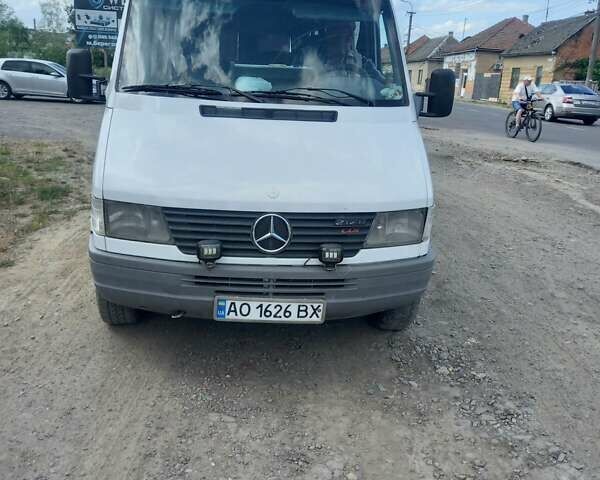 Белый Мерседес Sprinter, объемом двигателя 2.9 л и пробегом 400 тыс. км за 8500 $, фото 1 на Automoto.ua