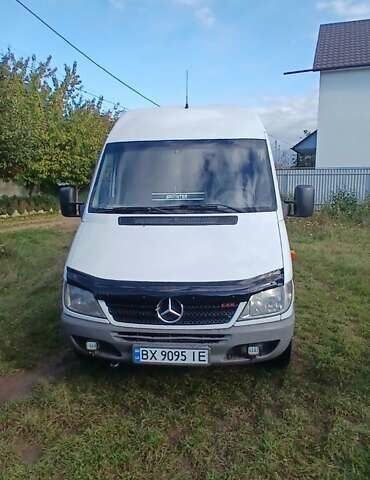 Белый Мерседес Sprinter, объемом двигателя 2.15 л и пробегом 445 тыс. км за 12200 $, фото 1 на Automoto.ua
