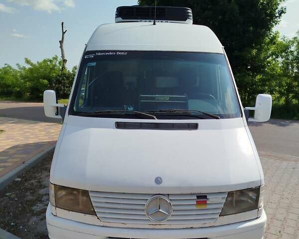 Белый Мерседес Sprinter, объемом двигателя 2.87 л и пробегом 497 тыс. км за 7500 $, фото 1 на Automoto.ua