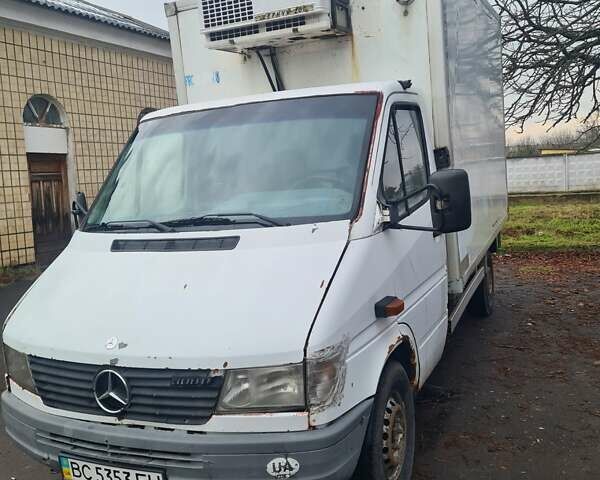 Белый Мерседес Sprinter, объемом двигателя 2.3 л и пробегом 614 тыс. км за 4300 $, фото 1 на Automoto.ua