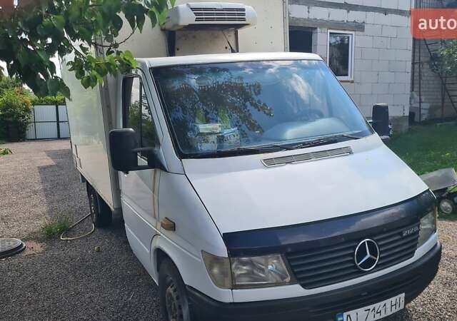 Белый Мерседес Sprinter, объемом двигателя 2.3 л и пробегом 353 тыс. км за 7300 $, фото 1 на Automoto.ua