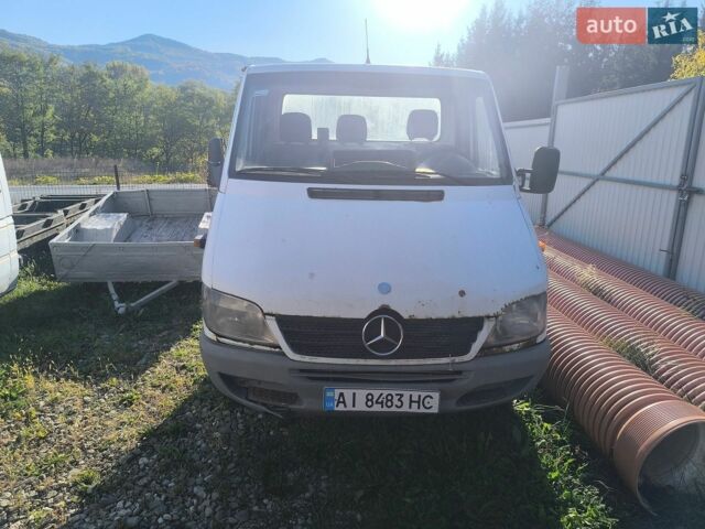 Белый Мерседес Sprinter, объемом двигателя 2.1 л и пробегом 400 тыс. км за 8000 $, фото 1 на Automoto.ua
