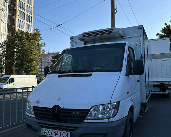 Белый Мерседес Sprinter, объемом двигателя 2.15 л и пробегом 590 тыс. км за 6500 $, фото 1 на Automoto.ua
