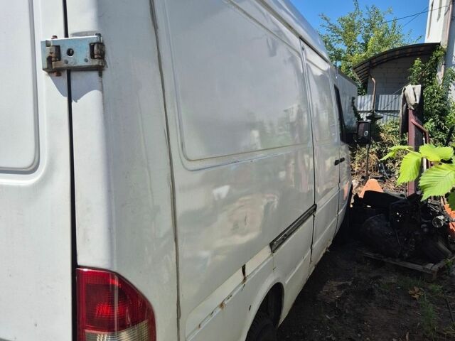 Белый Мерседес Sprinter, объемом двигателя 2.2 л и пробегом 600 тыс. км за 4000 $, фото 1 на Automoto.ua