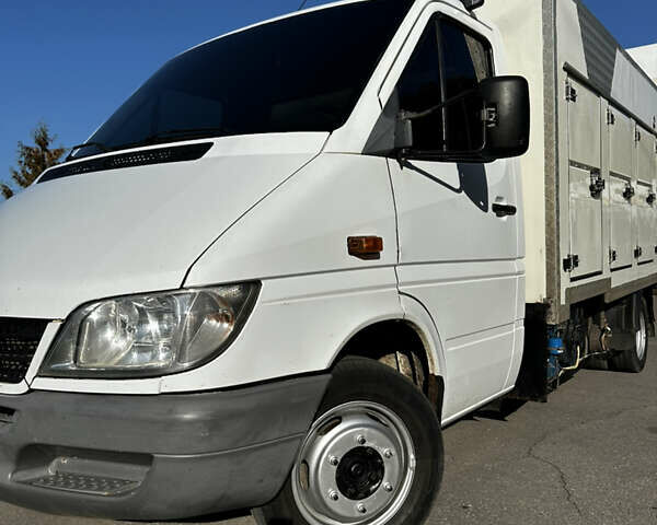 Белый Мерседес Sprinter, объемом двигателя 0 л и пробегом 451 тыс. км за 13800 $, фото 1 на Automoto.ua