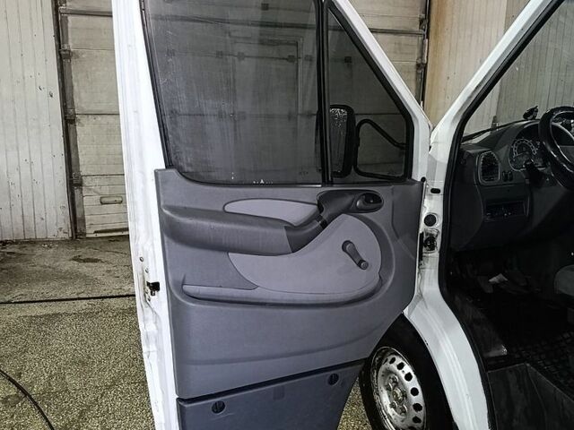 Белый Мерседес Sprinter, объемом двигателя 2.15 л и пробегом 545 тыс. км за 8500 $, фото 1 на Automoto.ua