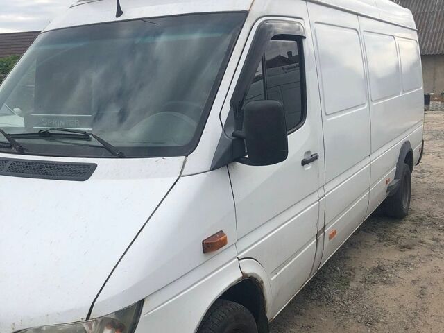 Белый Мерседес Sprinter, объемом двигателя 2.15 л и пробегом 650 тыс. км за 7000 $, фото 1 на Automoto.ua