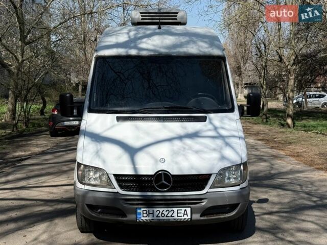 Белый Мерседес Sprinter, объемом двигателя 2.15 л и пробегом 280 тыс. км за 5600 $, фото 1 на Automoto.ua