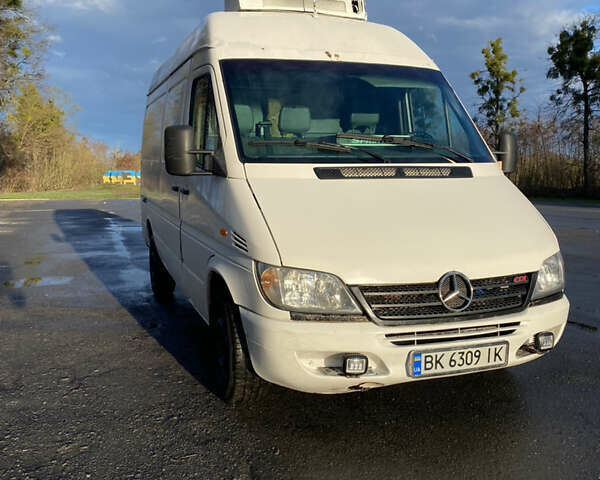 Білий Мерседес Sprinter, об'ємом двигуна 2.15 л та пробігом 500 тис. км за 7800 $, фото 1 на Automoto.ua