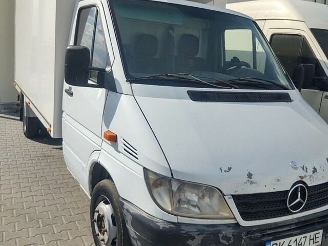 Білий Мерседес Sprinter, об'ємом двигуна 2.7 л та пробігом 730 тис. км за 7500 $, фото 1 на Automoto.ua