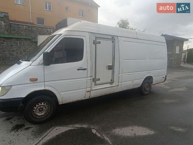 Белый Мерседес Sprinter, объемом двигателя 2.2 л и пробегом 416 тыс. км за 5800 $, фото 1 на Automoto.ua