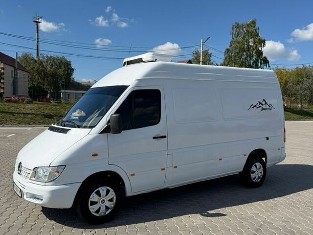 Белый Мерседес Sprinter, объемом двигателя 2.15 л и пробегом 700 тыс. км за 8900 $, фото 1 на Automoto.ua