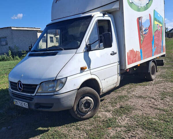 Білий Мерседес Sprinter, об'ємом двигуна 2.1 л та пробігом 700 тис. км за 12999 $, фото 1 на Automoto.ua