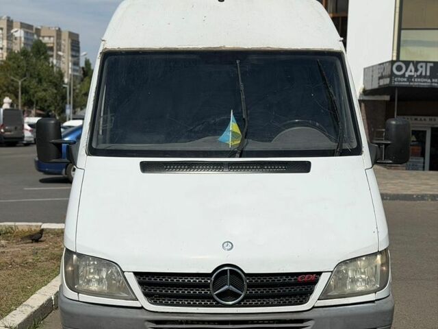 Белый Мерседес Sprinter, объемом двигателя 2.2 л и пробегом 250 тыс. км за 6500 $, фото 1 на Automoto.ua