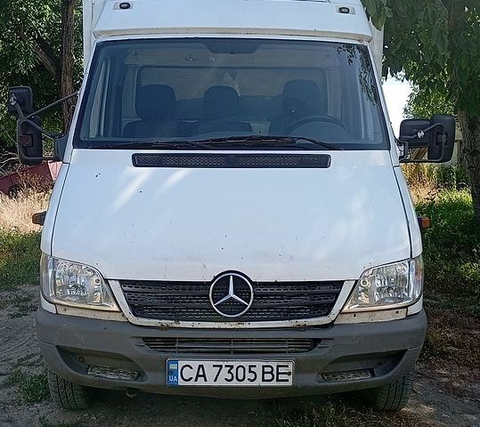 Белый Мерседес Sprinter, объемом двигателя 2.15 л и пробегом 520 тыс. км за 7200 $, фото 1 на Automoto.ua