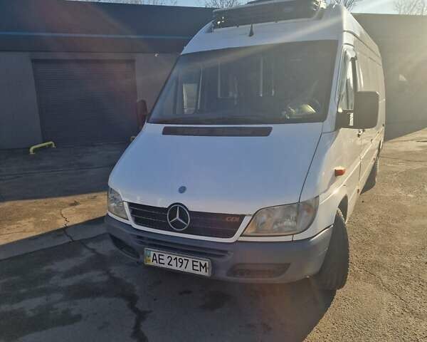 Белый Мерседес Sprinter, объемом двигателя 2.15 л и пробегом 329 тыс. км за 9300 $, фото 1 на Automoto.ua
