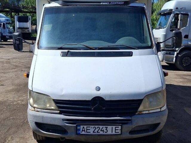 Белый Мерседес Sprinter, объемом двигателя 2.15 л и пробегом 470 тыс. км за 7999 $, фото 1 на Automoto.ua