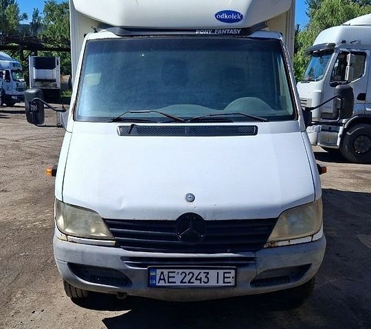 Белый Мерседес Sprinter, объемом двигателя 2.15 л и пробегом 470 тыс. км за 8600 $, фото 1 на Automoto.ua