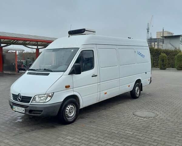 Белый Мерседес Sprinter, объемом двигателя 2.2 л и пробегом 600 тыс. км за 9800 $, фото 1 на Automoto.ua