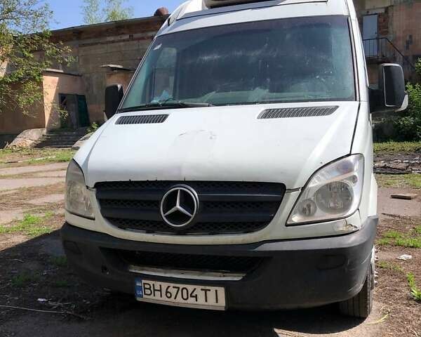 Белый Мерседес Sprinter, объемом двигателя 2.1 л и пробегом 500 тыс. км за 10000 $, фото 1 на Automoto.ua
