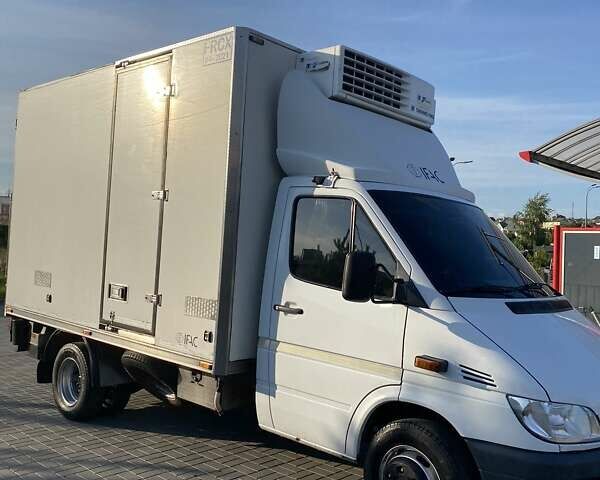 Белый Мерседес Sprinter, объемом двигателя 2.69 л и пробегом 625 тыс. км за 20000 $, фото 1 на Automoto.ua