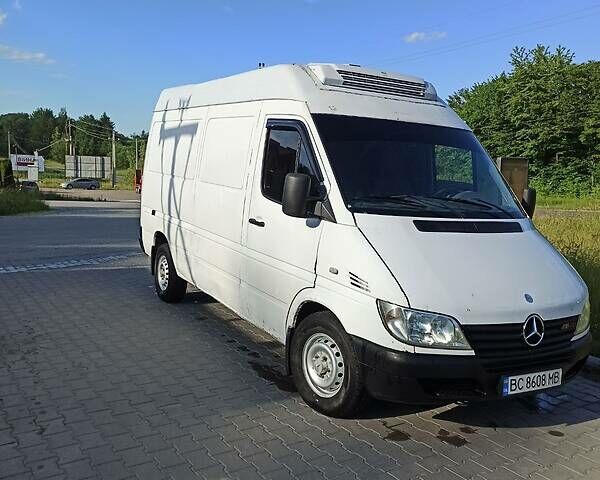Белый Мерседес Sprinter, объемом двигателя 2.2 л и пробегом 220 тыс. км за 4600 $, фото 1 на Automoto.ua