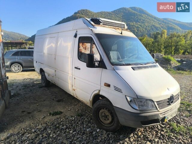 Белый Мерседес Sprinter, объемом двигателя 2.15 л и пробегом 400 тыс. км за 6000 $, фото 1 на Automoto.ua