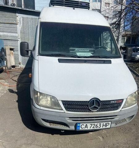 Белый Мерседес Sprinter, объемом двигателя 2.15 л и пробегом 550 тыс. км за 11200 $, фото 1 на Automoto.ua