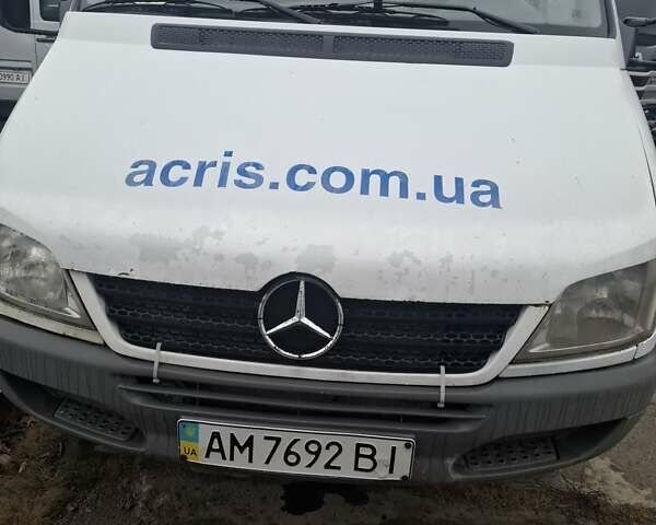 Белый Мерседес Sprinter, объемом двигателя 2.1 л и пробегом 300 тыс. км за 5555 $, фото 1 на Automoto.ua