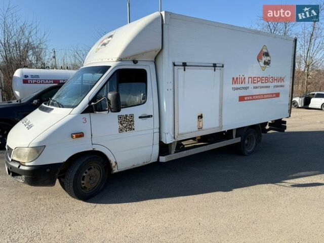 Белый Мерседес Sprinter, объемом двигателя 2.69 л и пробегом 515 тыс. км за 12500 $, фото 1 на Automoto.ua