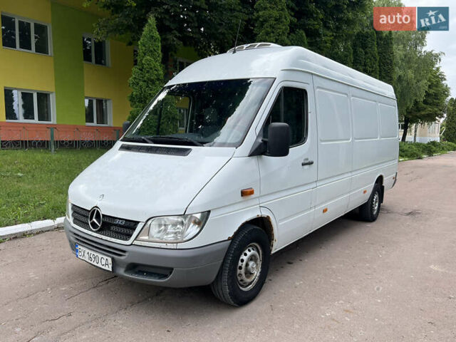 Белый Мерседес Sprinter, объемом двигателя 2.1 л и пробегом 590 тыс. км за 9500 $, фото 1 на Automoto.ua