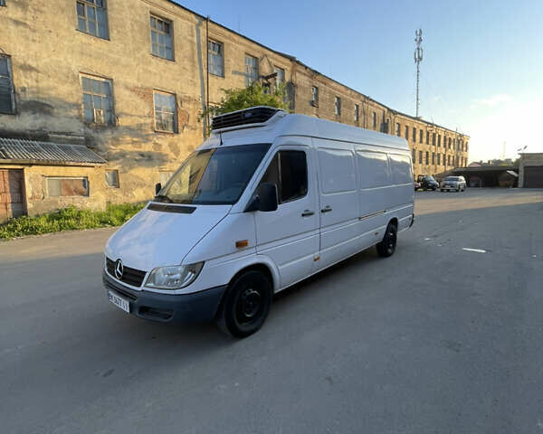 Белый Мерседес Sprinter, объемом двигателя 2.15 л и пробегом 287 тыс. км за 10500 $, фото 1 на Automoto.ua