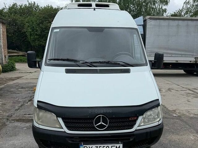Белый Мерседес Sprinter, объемом двигателя 2.69 л и пробегом 457 тыс. км за 11200 $, фото 1 на Automoto.ua