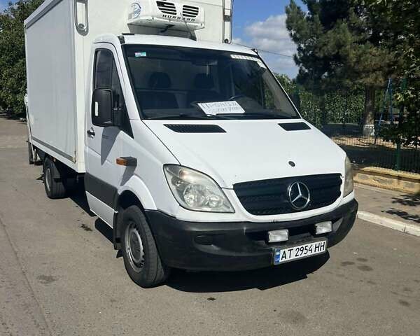 Белый Мерседес Sprinter, объемом двигателя 2.2 л и пробегом 352 тыс. км за 12500 $, фото 1 на Automoto.ua