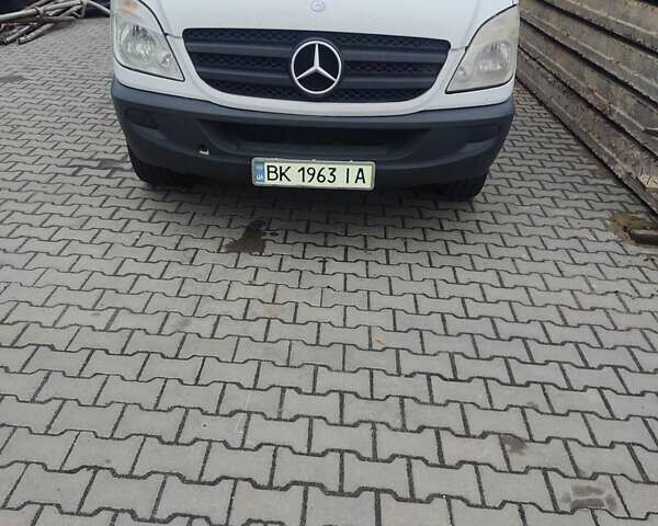 Білий Мерседес Sprinter, об'ємом двигуна 2.14 л та пробігом 550 тис. км за 12000 $, фото 1 на Automoto.ua