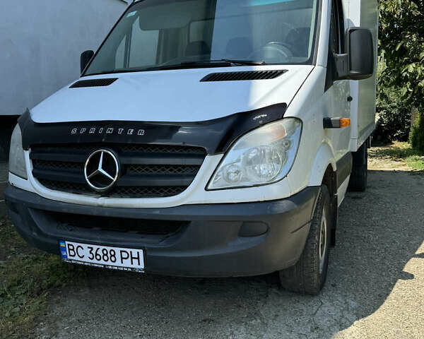 Белый Мерседес Sprinter, объемом двигателя 2.14 л и пробегом 371 тыс. км за 12900 $, фото 1 на Automoto.ua