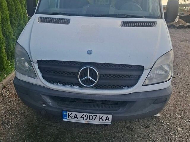 Белый Мерседес Sprinter, объемом двигателя 2.1 л и пробегом 180 тыс. км за 6498 $, фото 1 на Automoto.ua