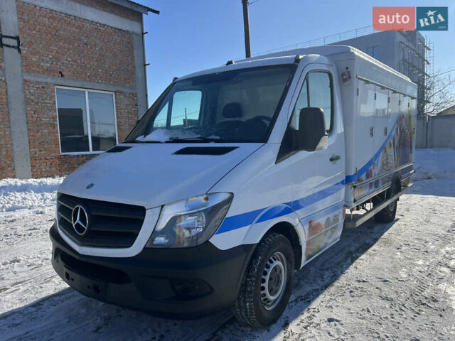 Белый Мерседес Sprinter, объемом двигателя 2.2 л и пробегом 302 тыс. км за 22300 $, фото 1 на Automoto.ua
