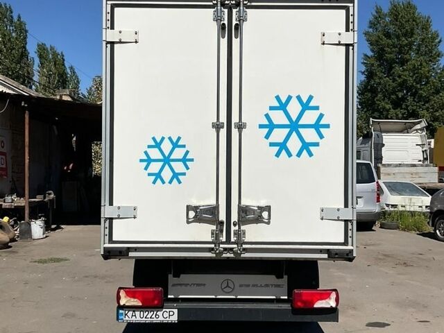 Белый Мерседес Sprinter, объемом двигателя 2.1 л и пробегом 237 тыс. км за 27000 $, фото 1 на Automoto.ua