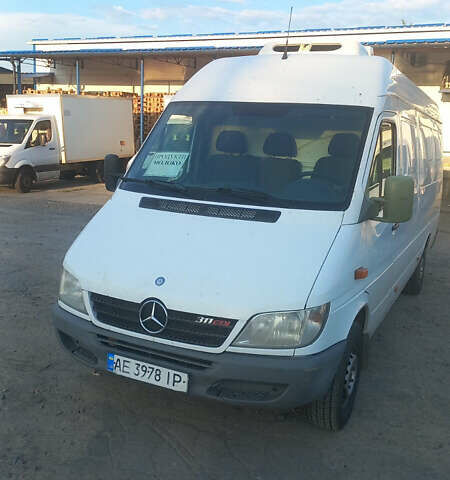 Белый Мерседес Sprinter, объемом двигателя 2.15 л и пробегом 340 тыс. км за 11500 $, фото 1 на Automoto.ua