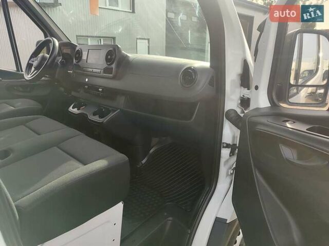 Белый Мерседес Sprinter, объемом двигателя 2.1 л и пробегом 280 тыс. км за 25900 $, фото 1 на Automoto.ua